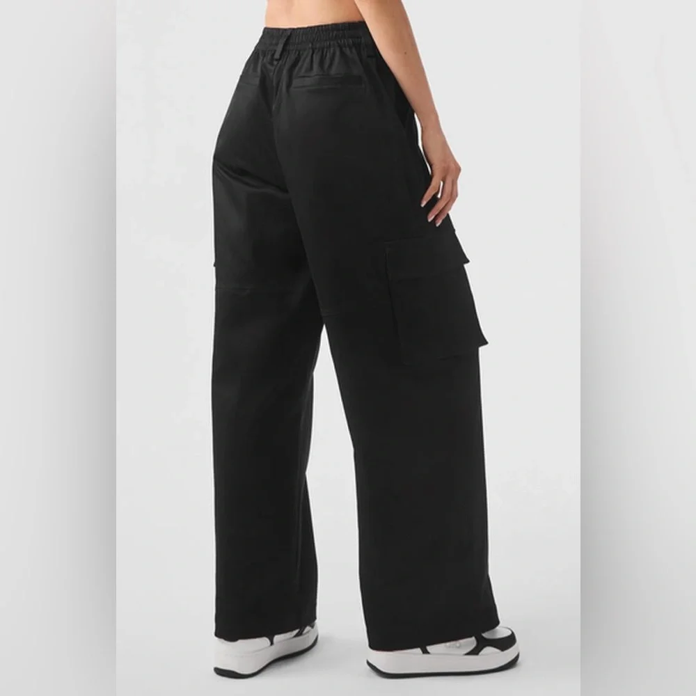 ALO Yoga High Waist Night Out Cargo Trouser in Black